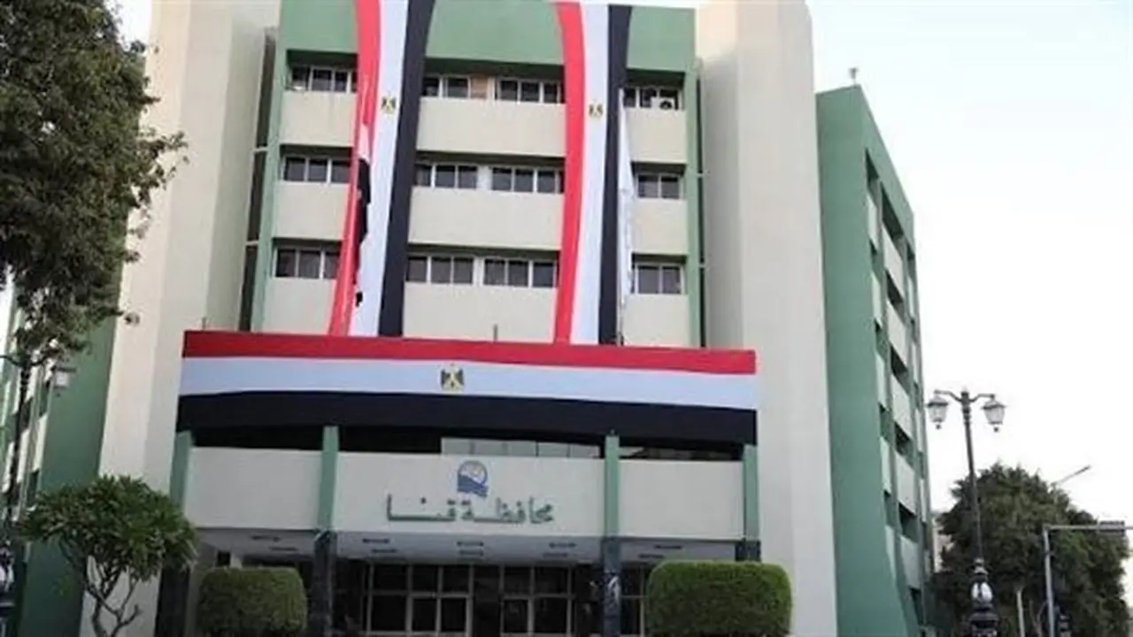 محلية دشنا تحدد موعد بدء رصف طريق العزب المصري استجابة لشكاوى الأهالي