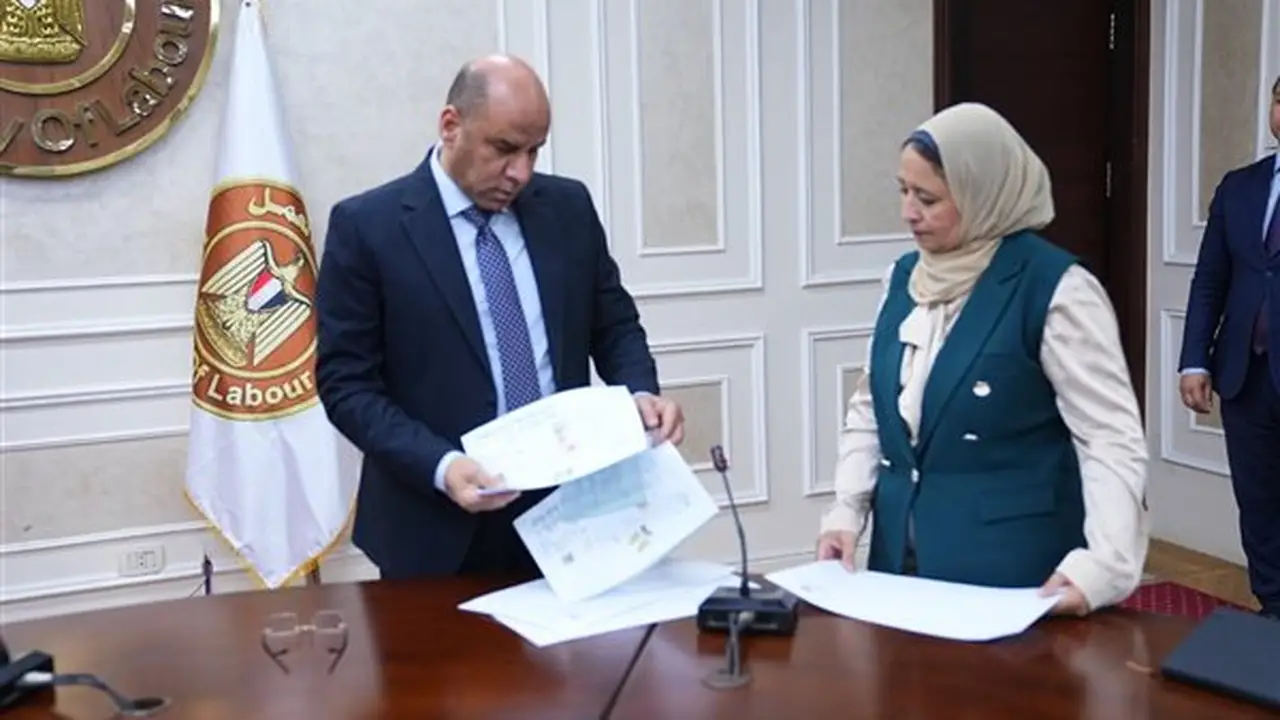 فرص عمل آمنة بالخارج: وزير العمل يراجع العقود ويؤكد حقوق العاملين