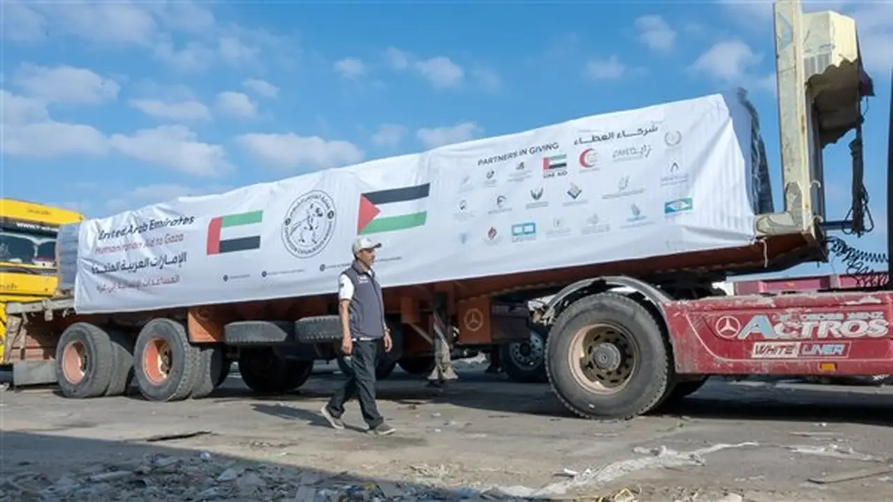 الهلال الأحمر المصري يطلق قافلة “زاد العزة 237” لدعم المستشفيات والأسر في غزة