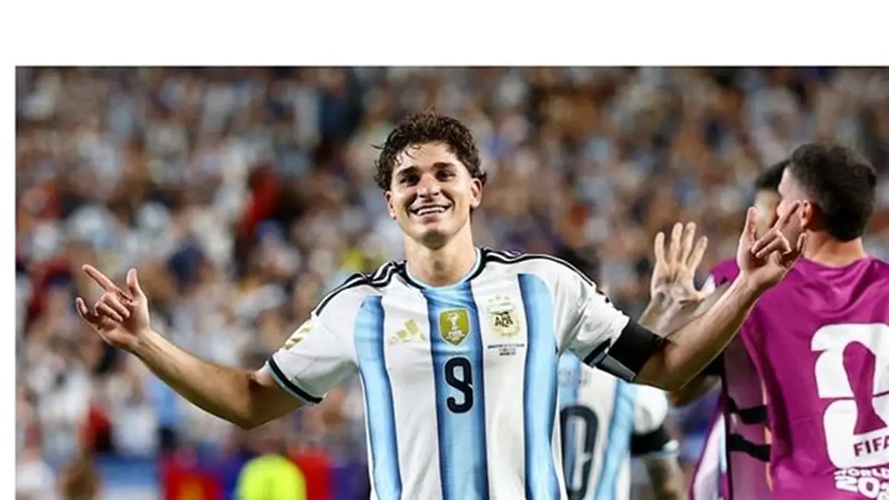 فيفا يمنح جوليان ألفاريز جائزة أفضل هدف قبل نهائي كأس العالم