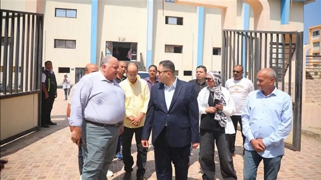 محافظ دمياط يتفقد الصالة المغطاة في رأس البر لتطويرها الشامل
