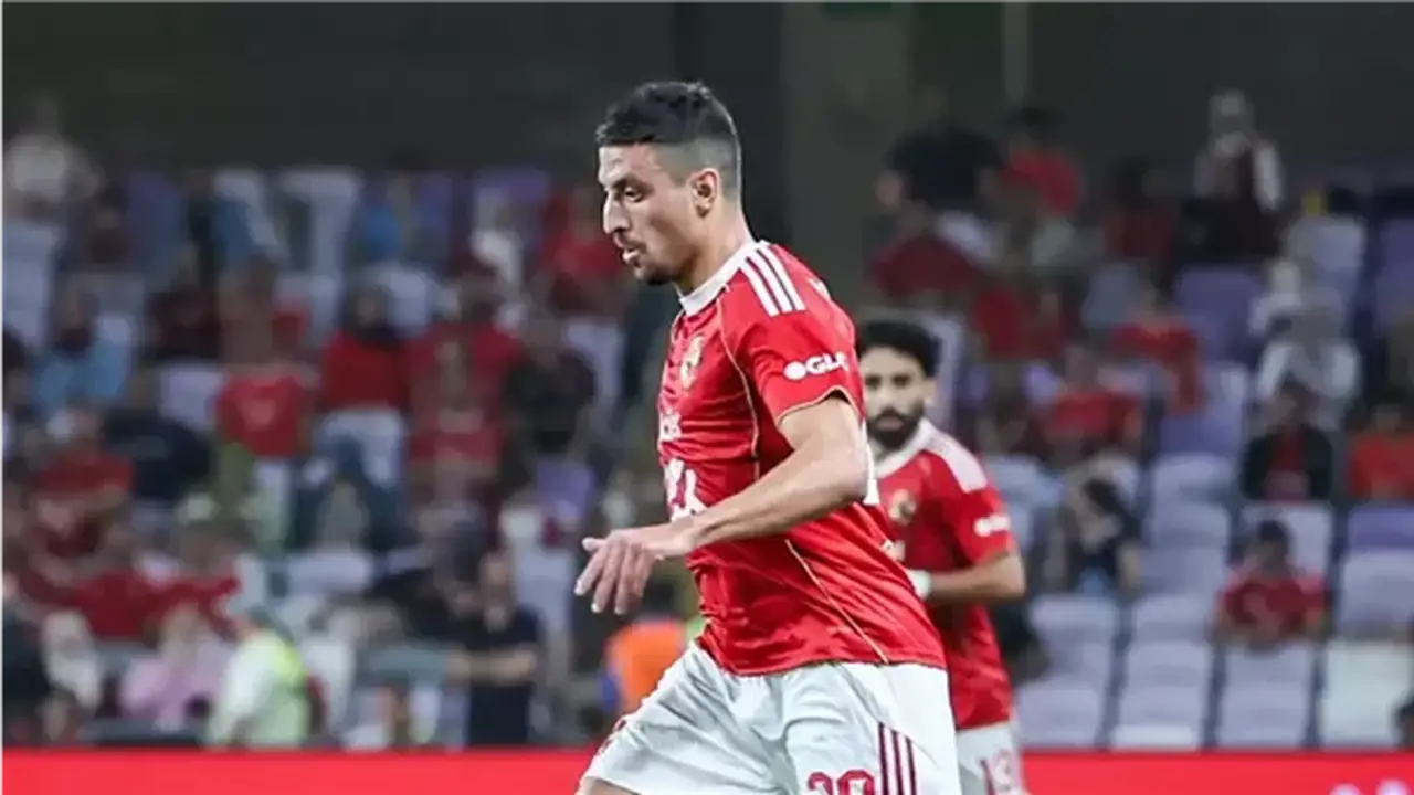 الأهلي يعلن رسمياً تمديد عقد طاهر محمد طاهر لمدة عامين