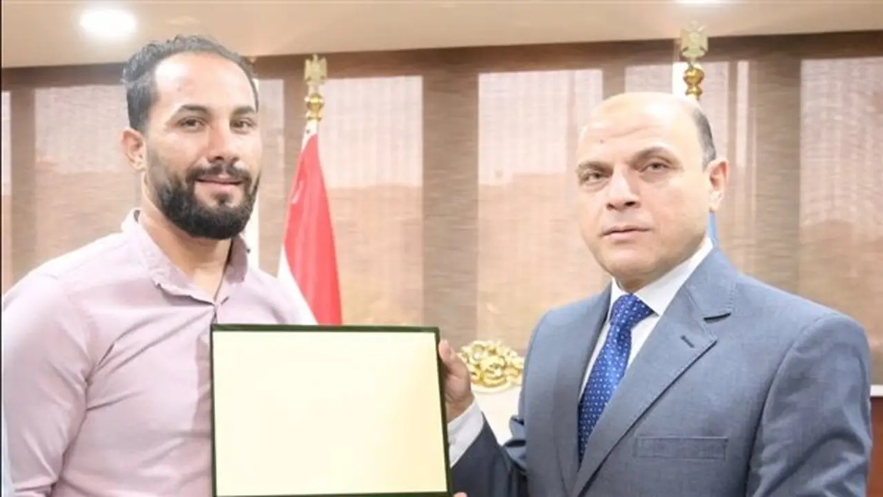 محافظ الغربية يمنح أحمد البنا فرصة عمل تقديرًا لشجاعته في إنقاذ أسرة من الغرق