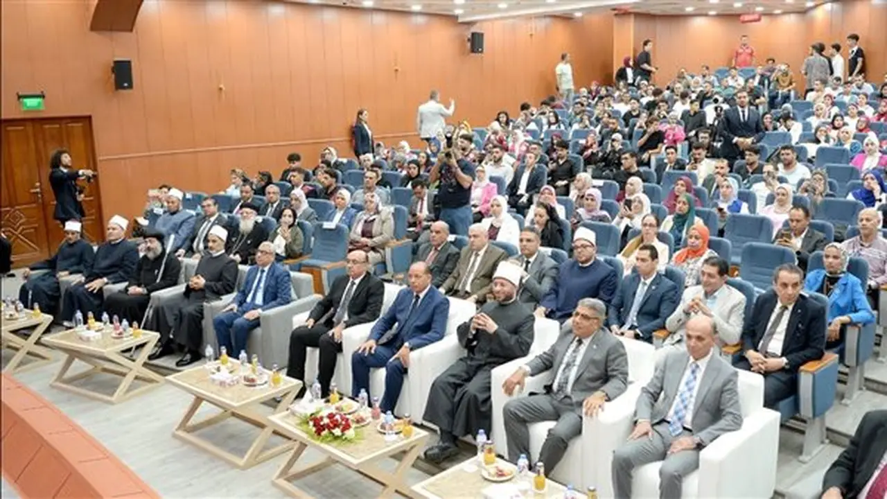 ندوة الصالون الثقافي بجامعة المنصورة تناقش دور الفكر الوسطي في مواجهة الشائعات (صور)