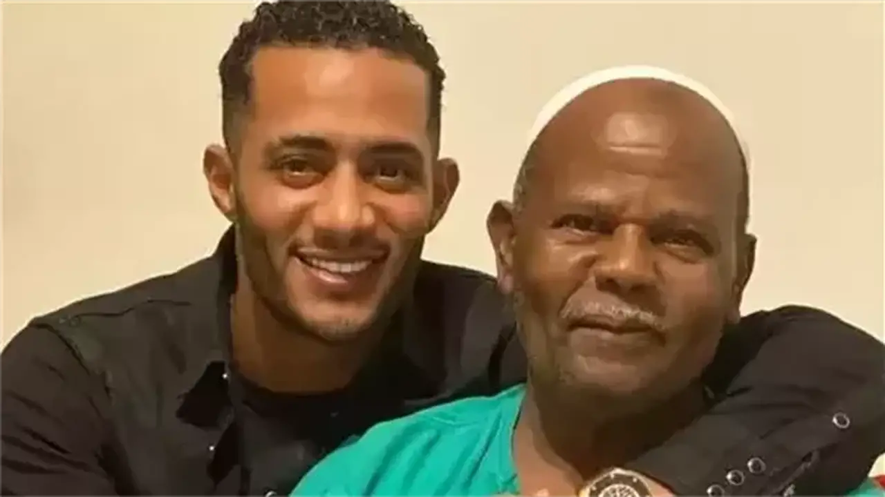 محمد رمضان يحيي ذكرى ميلاد والده الراحل برسالة مؤثرة: “أسألكم الفاتحة والدعاء”