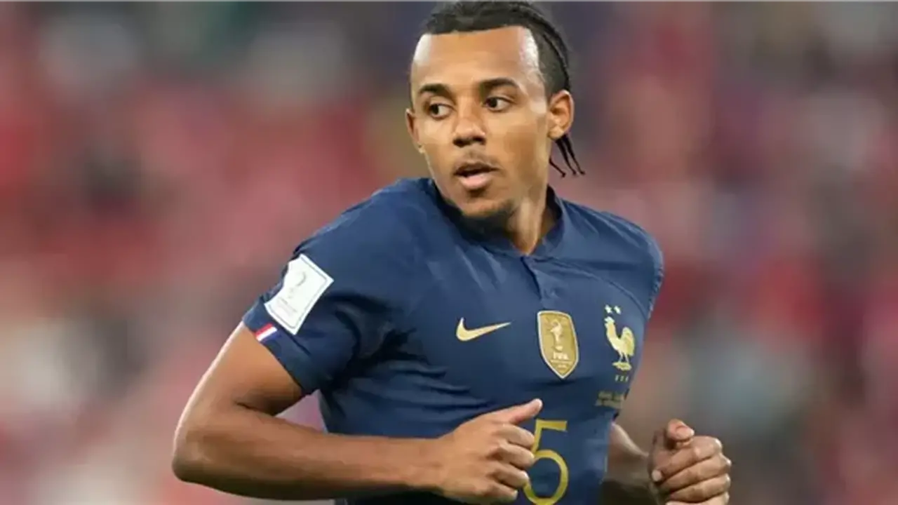 كوندي يؤكد استمراره مع برشلونة ويستعد للموسم الجديد