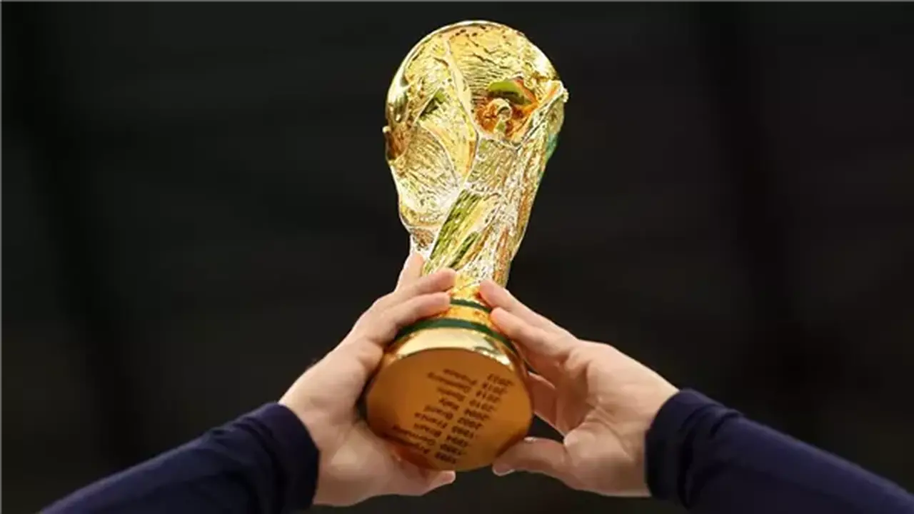 قفازات صنعت التاريخ: تصديات حراس المرمى التي غيرت مسار كأس العالم