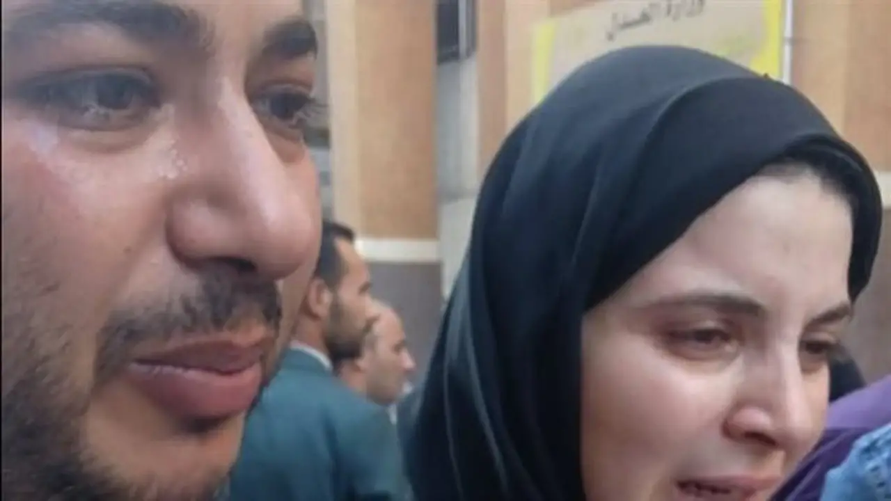 والد الطفلة لارين يعرب عن ارتياحه بعد إحالة أوراق المتهمة إلى المفتي: الحمد لله حق بنتي رجع