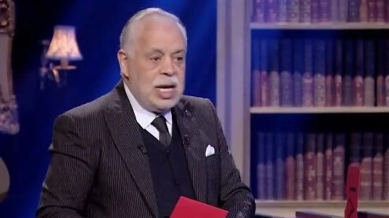 أشرف زكي يعلن عودة منير مكرم إلى مجلس نقابة المهن التمثيلية بعد اعتذاره