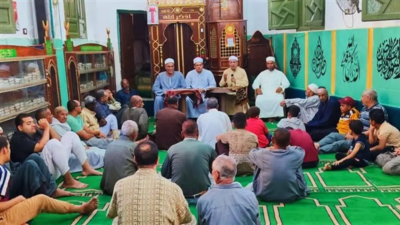 الأوقاف بالفيوم تعزز آداب “حق الطريق” وتحذر من اقتحام المزلقانات في 291 مسجدًا