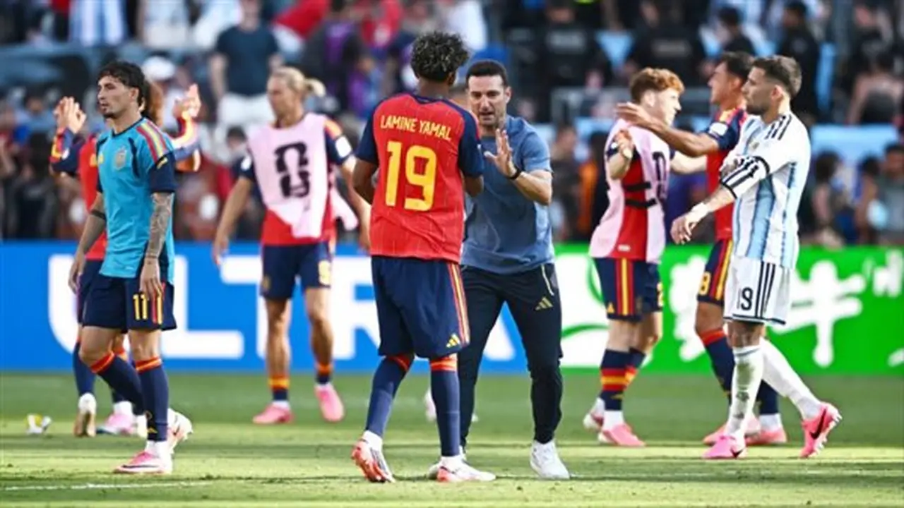 سكالوني: الوصافة إنجاز كبير ولا ألوم لاعبي الأرجنتين بعد نهائي كأس العالم