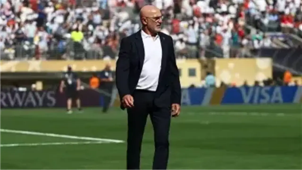 مدرب إسبانيا: أشعر بالفخر لكوني إسبانيًا.. اللاعبون حققوا كل شيء