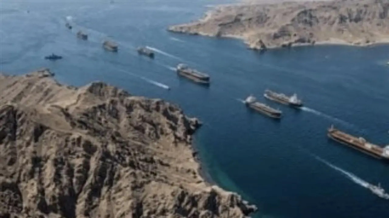 اندلاع حريق في سفينة بمضيق هرمز قرب السواحل العمانية