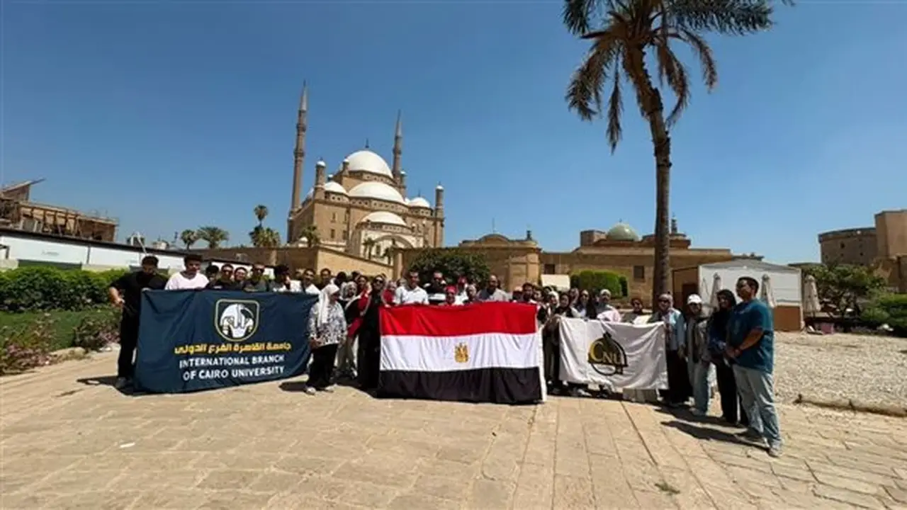 جامعة القاهرة تنظم أولى جولاتها لطلاب الفرع الدولي والأهلية تحت شعار “اعرف بلدك” بقلعة صلاح الدين