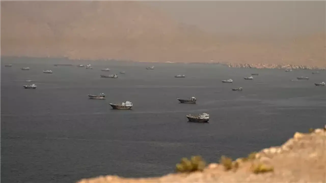 تفاصيل استهداف سفينة قرب السواحل العمانية بعد مغادرة طاقمها