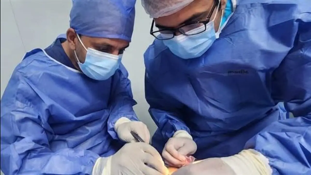 نجاح جراحة لاستئصال ورم مائي بجفن العين في مستشفى رمد قلاوون