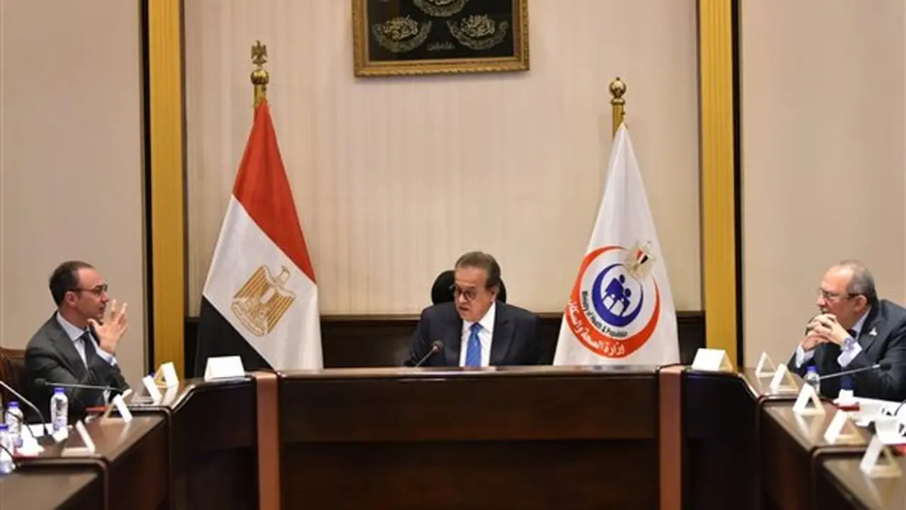 وزير الصحة يبحث تجديد رخصة مزاولة المهنة كل 5 سنوات لرفع كفاءة الأطباء