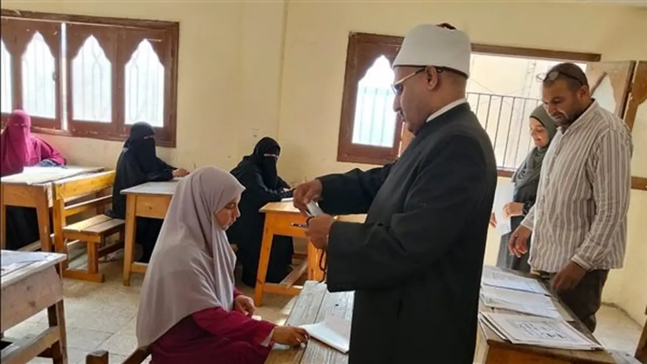 رئيس منطقة الإسماعيلية الأزهرية يتفقد لجان امتحانات الدور الثاني لصفوف النقل