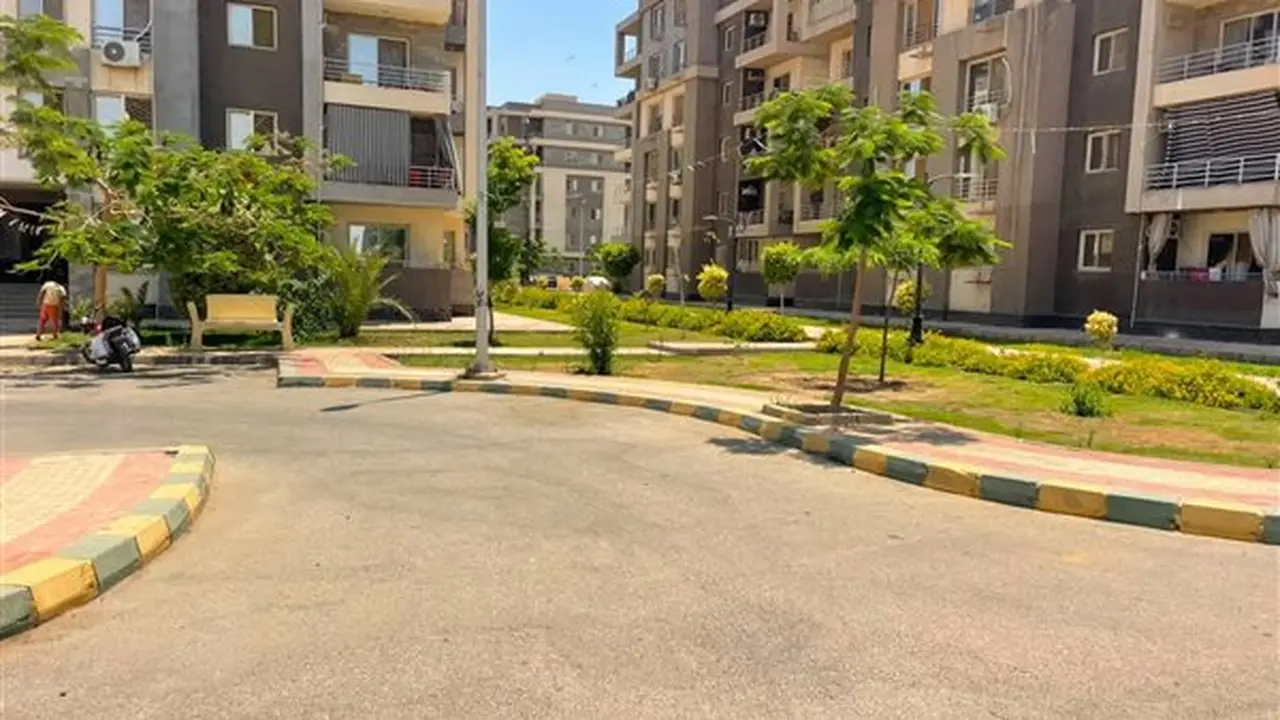 وزيرة الإسكان تتابع مشروعات تنموية في العاشر من رمضان وحدائق العاشر