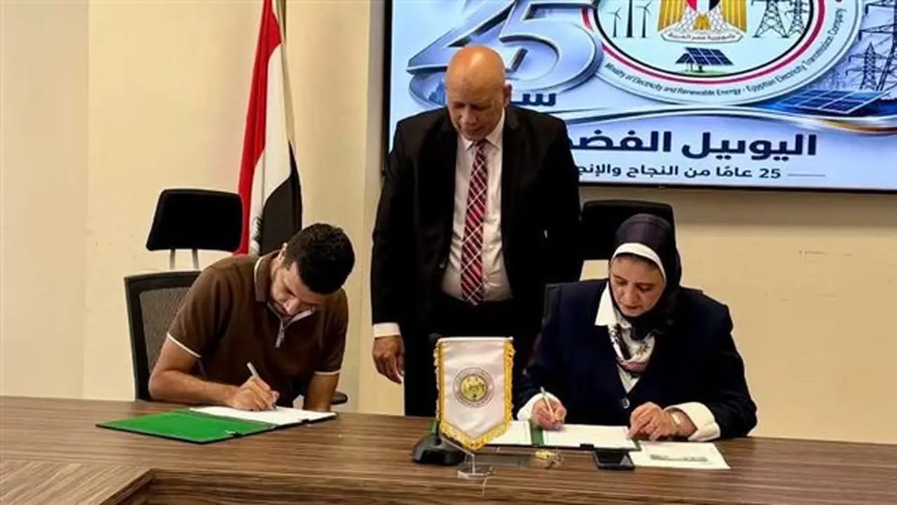 توقيع عقد ربط محطة محولات بني خالد الجديدة بالشبكة القومية للكهرباء