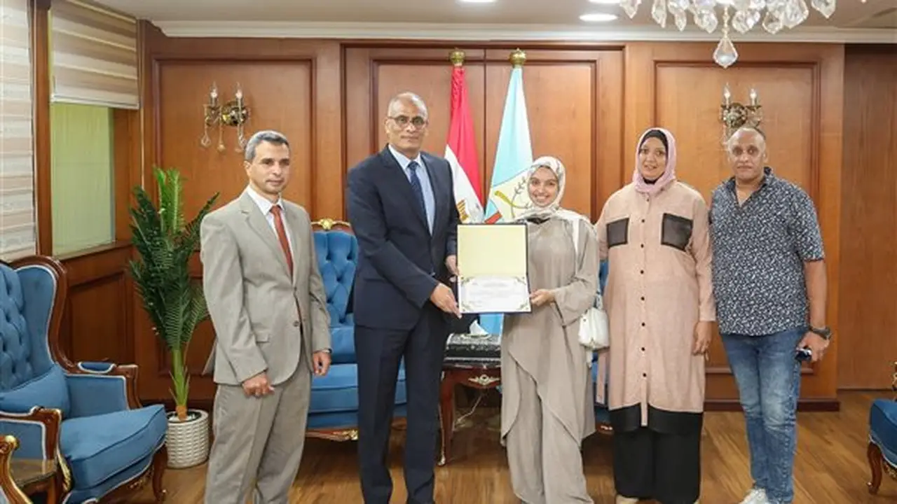 محافظ كفر الشيخ يكرم أوائل الشهادة الإعدادية للعام الدراسي 2025/2026 (صور)