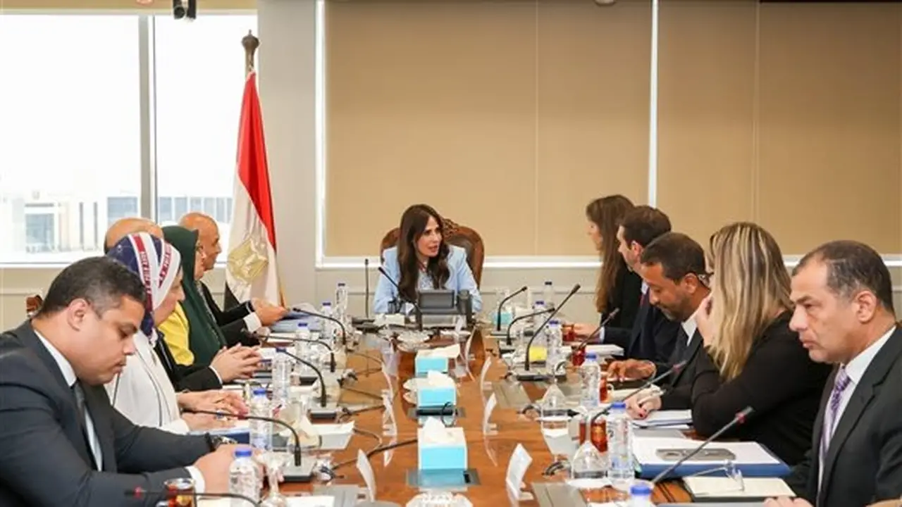 وزيرة الإسكان تبحث تعزيز التعاون مع الوكالة الفرنسية في مشروعات مياه الشرب والصرف الصحي