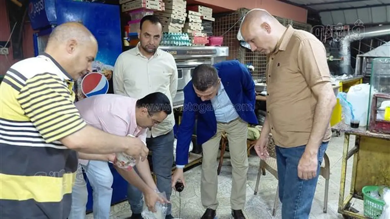 مديرية تموين مطروح تضبط 64 مخالفة وتعدم 37 كيلو من الأغذية الفاسدة