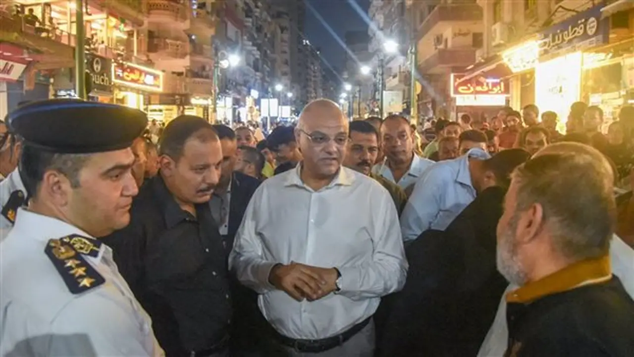 محافظ الإسكندرية يتفقد شارع خالد بن الوليد ويقود حملة لإزالة الإشغالات والتعديات
