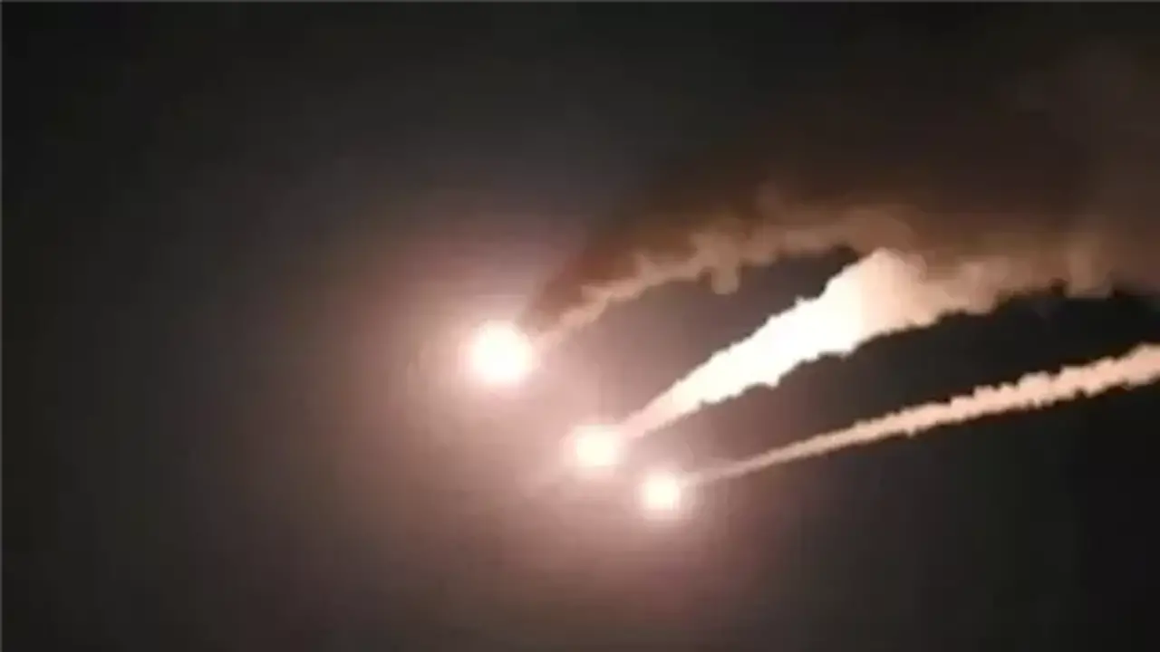 الحرس الثوري الإيراني يعلن استهداف قاعدة الصخير الجوية وميناء بن سلمان في البحرين