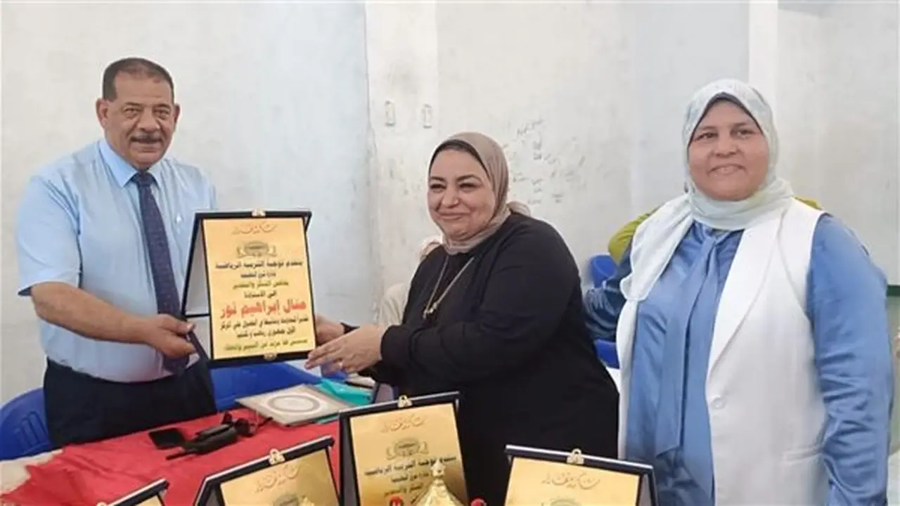 تكريم الفائزين بالمراكز الأولى في مسابقات التعليم بإدارة شرق الإسكندرية