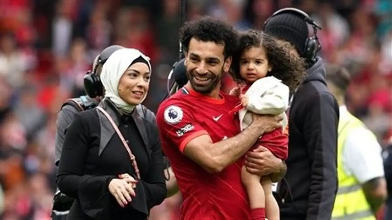 تقارير: دور زوجة محمد صلاح في انتقاله المحتمل إلى بشكتاش التركي