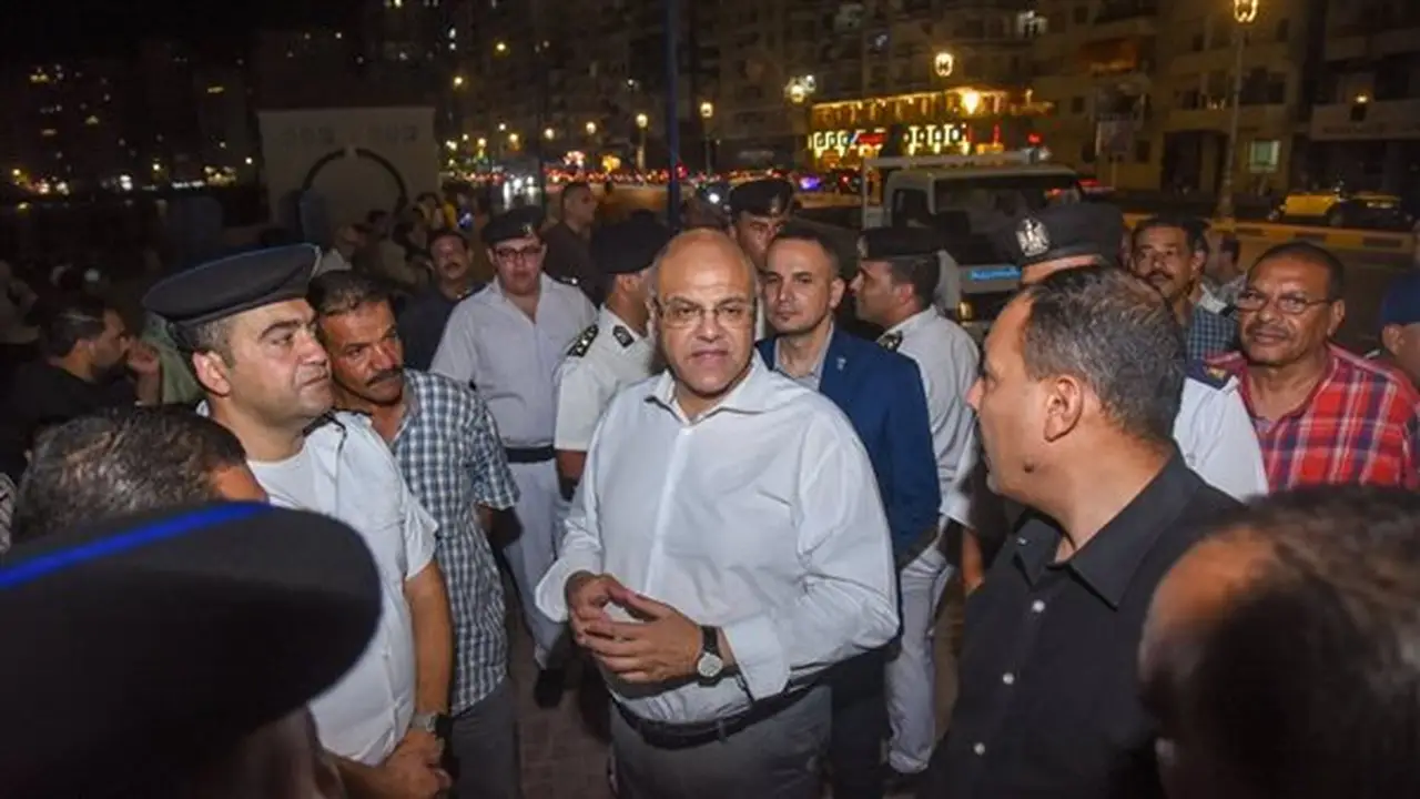 محافظ الإسكندرية يتفقد الكورنيش في جولة لإزالة الإشغالات