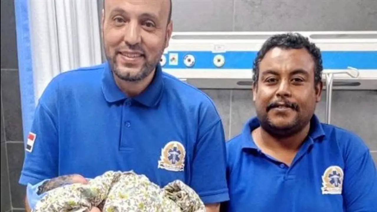 ولادة طفلة بين جبال نويبع على يد رجال الإسعاف في جنوب سيناء (تفاصيل)