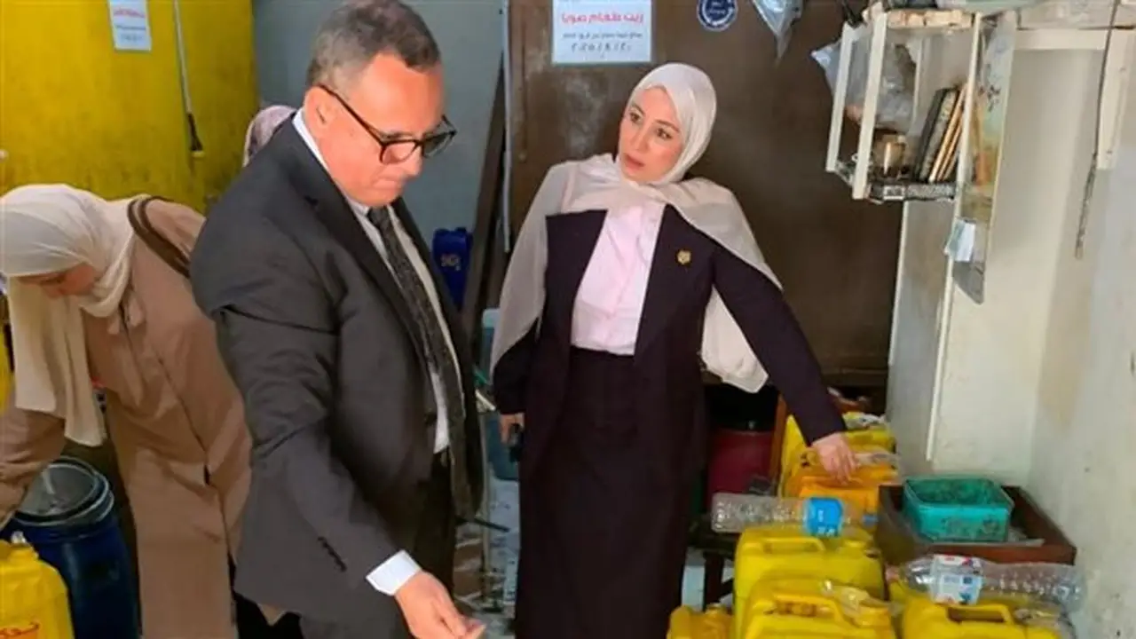 ضبط 9.5 طن من الزيوت مجهولة المصدر في مصنع غير مرخص بالدقهلية