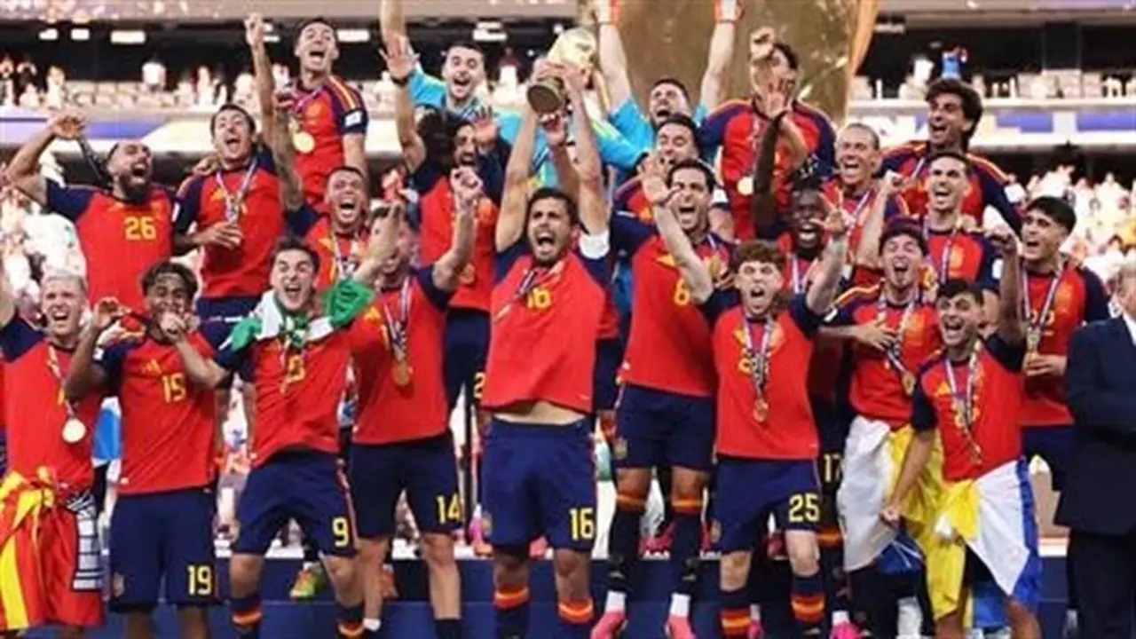 بث مباشر: احتفال لاعبي منتخب إسبانيا بكأس العالم 2026 في أتوبيس مكشوف