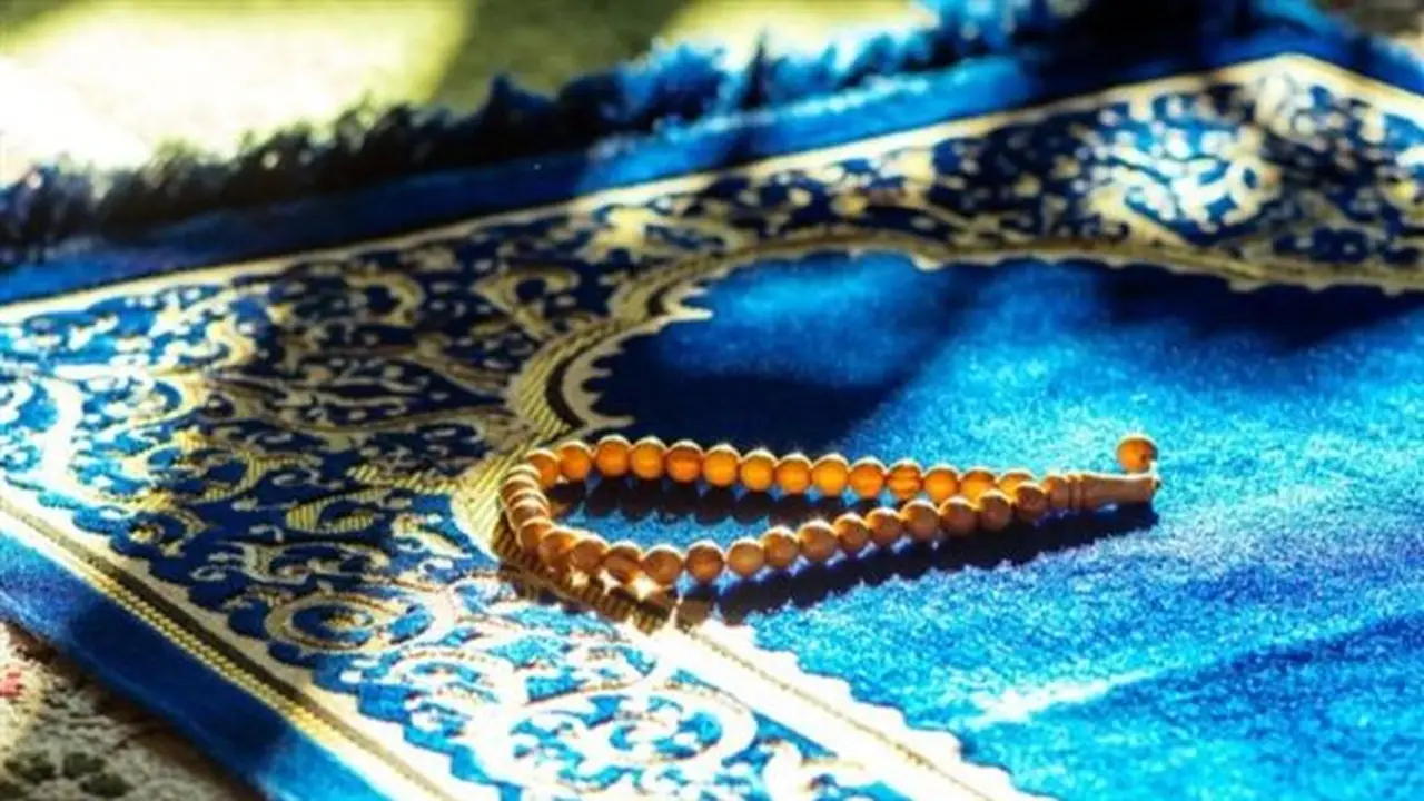 ذكر الله: سر السكينة وقوة النفس وصلاح المجتمع