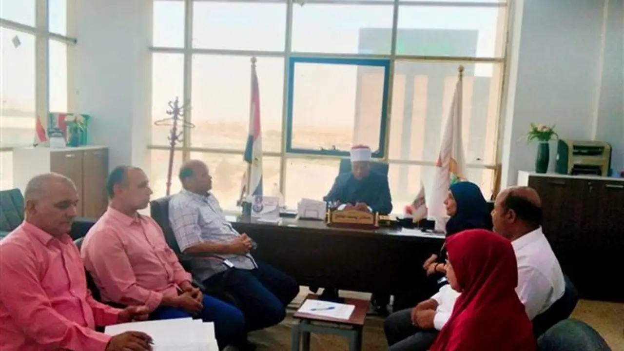 تعزيز موارد الأوقاف وتكثيف الرقابة على الملحقات في اجتماع خدمات الوادي الجديد
