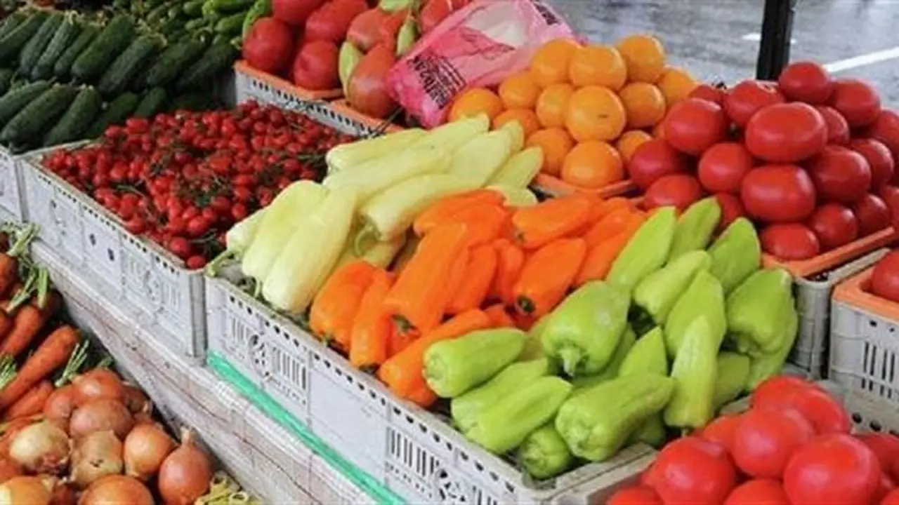أسعار الخضار اليوم: انخفاض جديد في الطماطم والليمون وارتفاع 6 أصناف