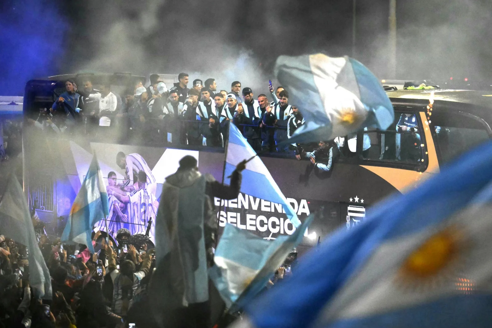 استقبال جماهيري كبير للمنتخب الأرجنتيني (4) استقبال جماهيري كبير للمنتخب الأرجنتيني (4)