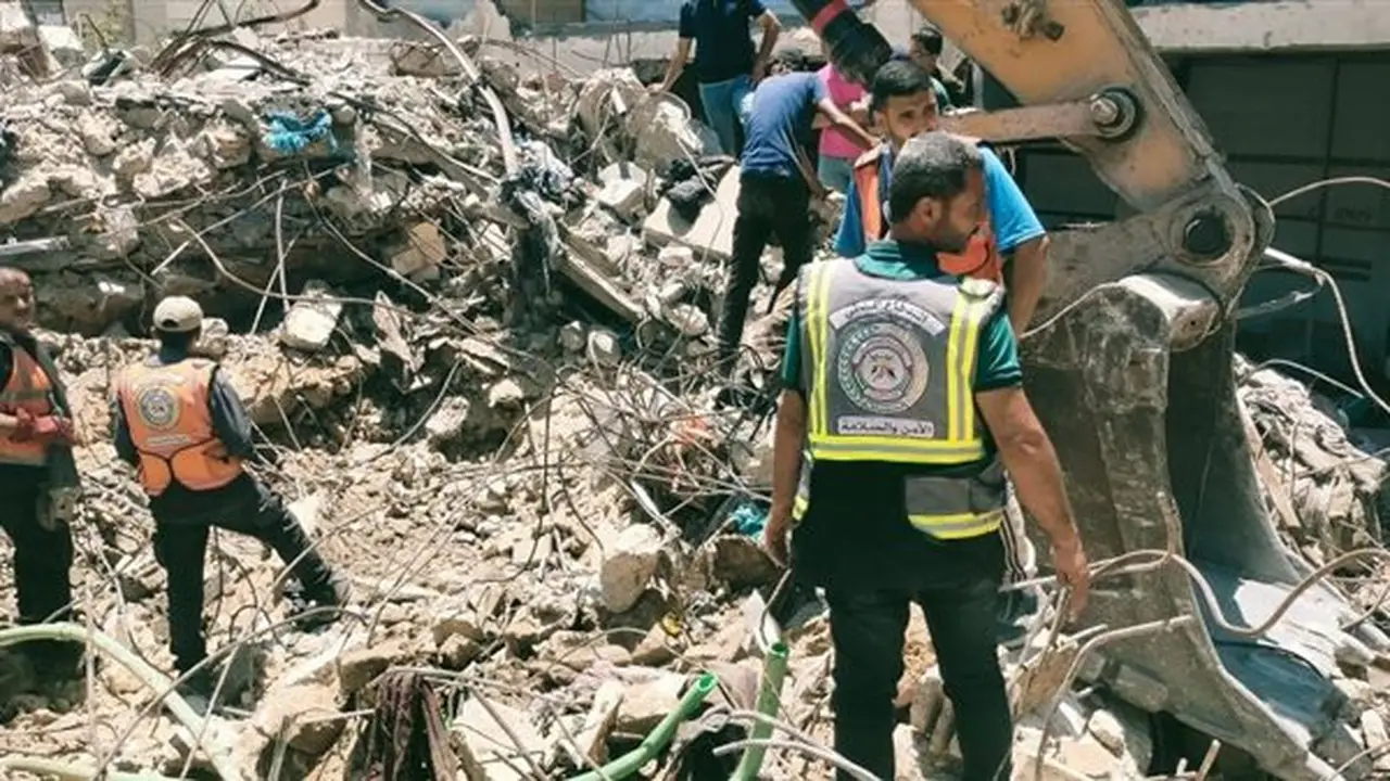 غزة تنزف رغم وقف إطلاق النار: استشهاد أم فلسطينية وأطفالها الأربعة في قصف إسرائيلي جديد