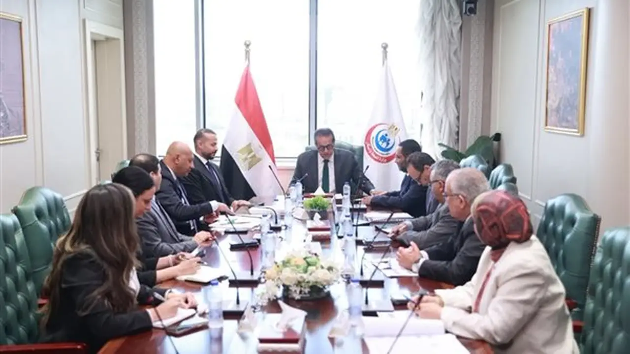 وزير الصحة يبحث تطوير مستشفى الفيوم العام وتعزيز المبادرات الرئاسية بالمحافظة