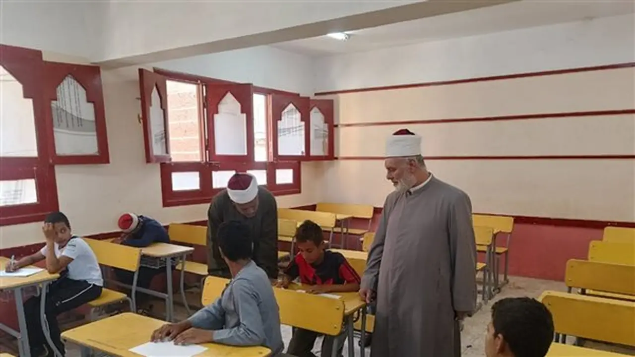رئيس منطقة سوهاج الأزهرية يتفقد امتحانات الدور الثاني لصفوف النقل