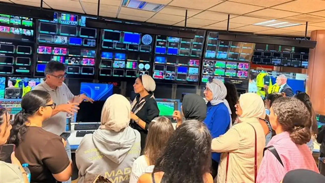 وفد من كلية الإعلام بجامعة القاهرة يشارك في المدرسة الصيفية بجامعة أوتونوما برشلونة الإسبانية