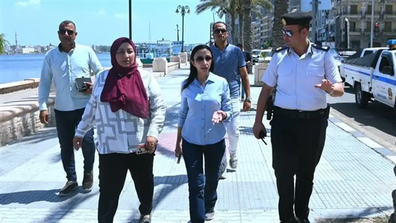 محافظ البحيرة تؤكد على التزام المراكب بالمراسي النيلية في كورنيش رشيد