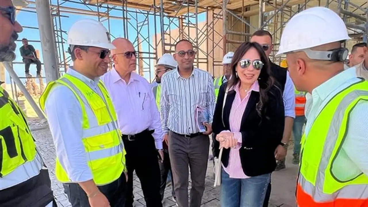 وزيرة الإسكان تتابع تقدم مشروع تطوير منطقة “علم الروم”
