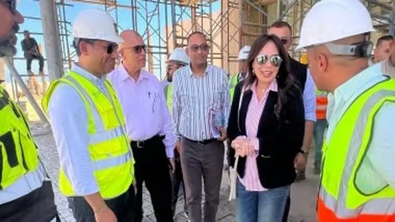 وزيرة الإسكان تستعرض مشروع تطوير منطقة علم الروم في مطروح