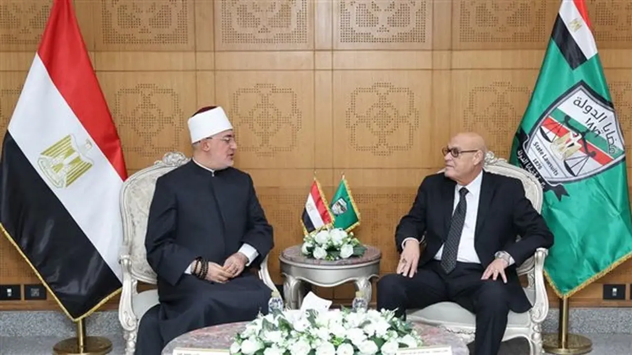 مفتي الجمهورية يهنئ رئيس هيئة قضايا الدولة بمناسبة توليه المنصب الجديد
