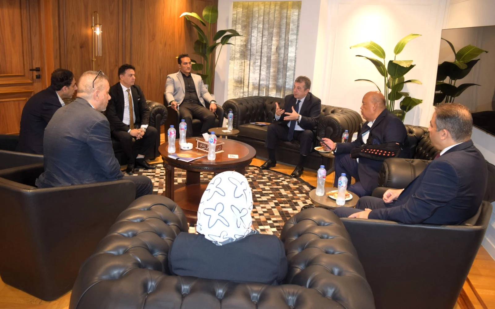رئيس غرفة القاهرة وسفير ارمينيا والإعلامى فيصل عبد العاطى رئيس غرفة القاهرة وسفير ارمينيا والإعلامى فيصل عبد العاطى