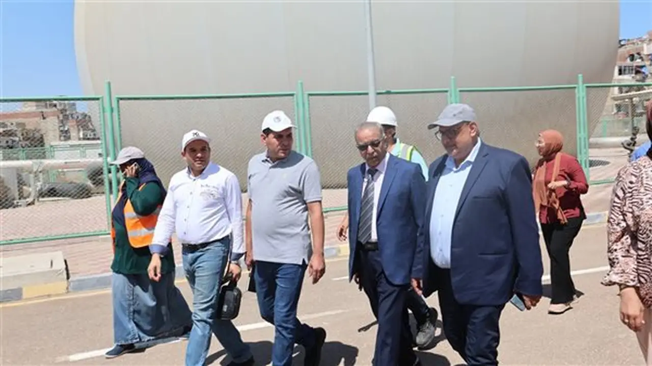 وفد من الوكالة الفرنسية للتنمية يزور شركة الصرف الصحي بالإسكندرية