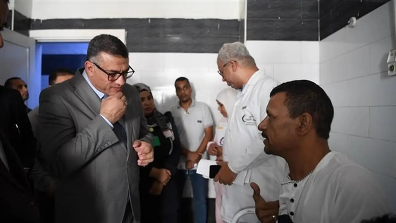محافظ قنا يكلف الدكتور محمد طايع بإدارة المستشفى العام في ظل تردي الأوضاع (فيديو)